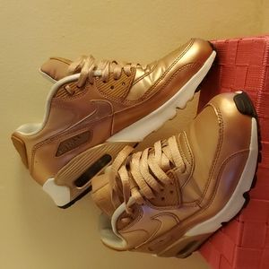 Rosegold Nike airmax size US 7Y /EUR 40